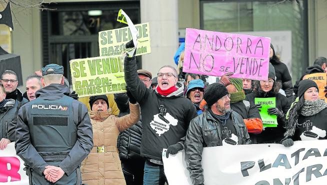 Los trabajadores de las contratas de la térmica, en una de sus últimas protestas en Zaragoza