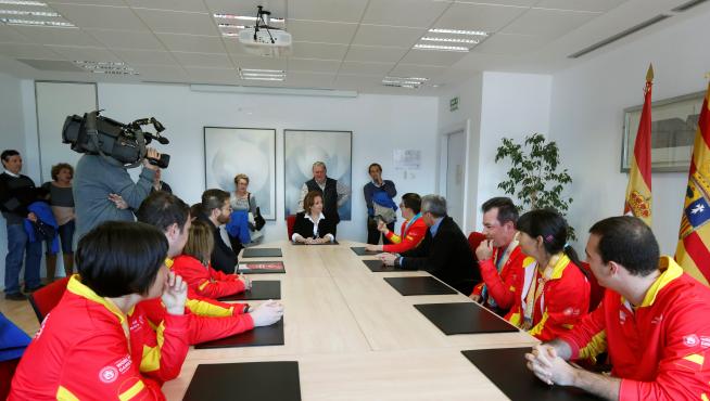 La consejera de Educación, Cultura y Deporte del Gobierno de Aragón, Mayte Pérez, ha felicitado personalmente al equipo aragonés.