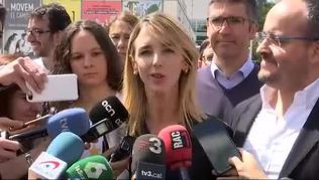 La candidata del PP por Barcelona se refiere a ellos como "niñatos totalitarios" y "pijos reaccionarios".