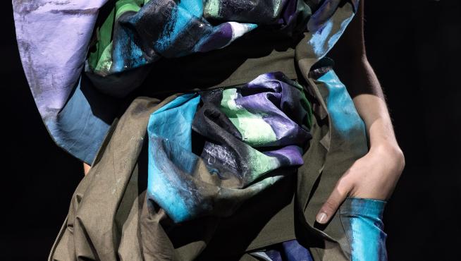 Modelo de Yohji Yamamoto.