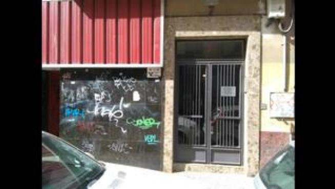 La Asociación de Vecinos La Huerva ha conseguido que una treintena de fachadas luzcan limpias gracias a los servicios de Mapiser, que eliminan las pintadas en cuanto aparecen para evitar que los vándalos las vuelvan a hacer.