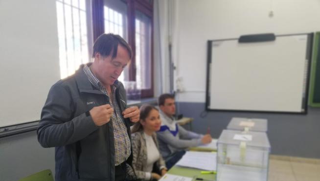 A Fernando García Larrea, vecino de Calatayud, le ha tocado seis veces estar en una mesa electoral.