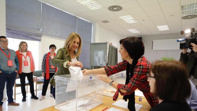 La candidata del PSOE por Zaragoza Susana Sumelzo ya ha votado.