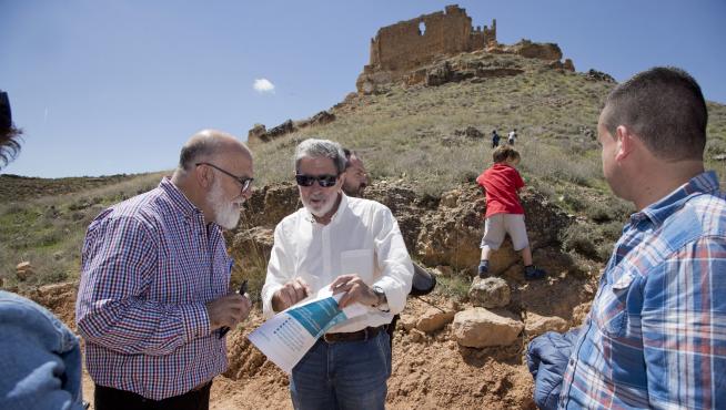 Los participantes del Congreso visitaron la ermita de Nuestra Señora de la Torre, al pie de la fortaleza castellana de Martín González. Entre ambas está hoy la frontera entre Aragón y Castilla.