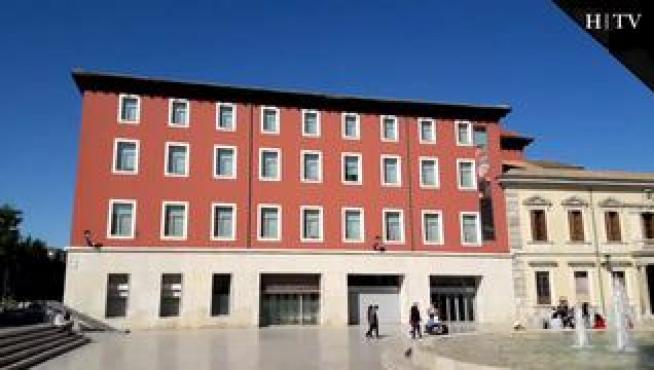 A la orilla del Ebro a su paso por Zaragoza se levanta el antiguo Seminario de San Valero y San Braulio, un edificio construido sobre los restos de la que fuera la Diputación del Reino