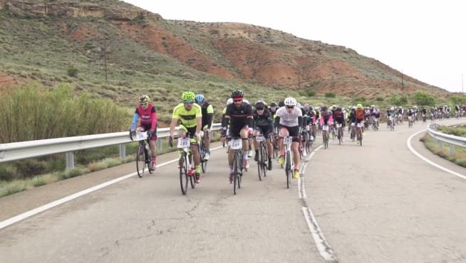 El pelotón, en acción durante la pasada edición de la Sesé Bike Tour
