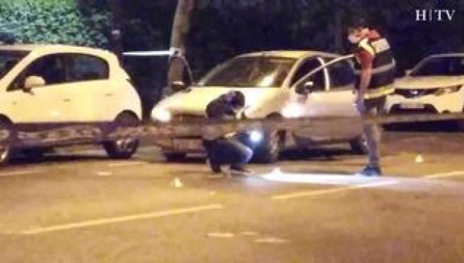 El agresor, que ha herido también a un conductor que ha intentado mediar, ha utilizado después el arma para autolesionarse. El ataque se ha producido a las 20.20 en el camino del Pilón de Miralbueno.