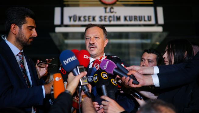 Recep Ozel, ruling AK Party's representative to the High Election Board, talks to journalists outside the High Election Board (YSK) in Ankara, Turkey, May 6, 2019. REUTERS/Stringer NO RESALES. NO ARCHIVES [[[REUTERS VOCENTO]]] TURKEY-ELECTION/AKP