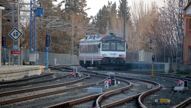 Un tren 'tamagotchi', en la línea de Canfranc.