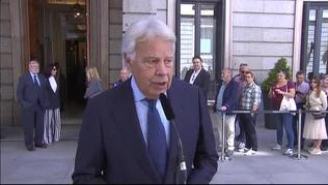 El expresidente del Gobierno, Felipe González, ha destacado “la capacidad e inteligencia” del fallecido Alfredo Pérez Rubalcaba. “He visto tantas valoraciones y he de decir que se las merecía”, ha añadido.