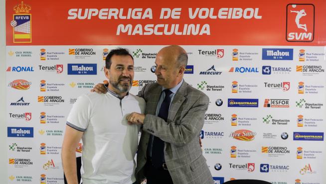 Juanjo Susín, a la izquierda, con Carlos Ranera, del CV Teruel.