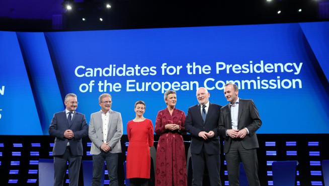 Jan Zahradil of the Alliance of Conservatives and Reformists in Europe (ACRE), Nico Cue of the European Left (EL), Ska Keller of the European Green Party (EGP), Margrethe Vestager of the Alliance of Liberals and Democrats for Europe (ALDE), Frans Timmermans of the Party of European Socialists (PES) and Manfred Weber of the European People's Party (EPP) pose for a group photo before a debate from the European Parliament, ahead of the May 23-26 elections for EU lawmakers, in Brussels, Belgium May 15, 2019.  REUTERS/Francois Walschaerts [[[REUTERS VOCENTO]]] EU-ELECTION/DEBATE
