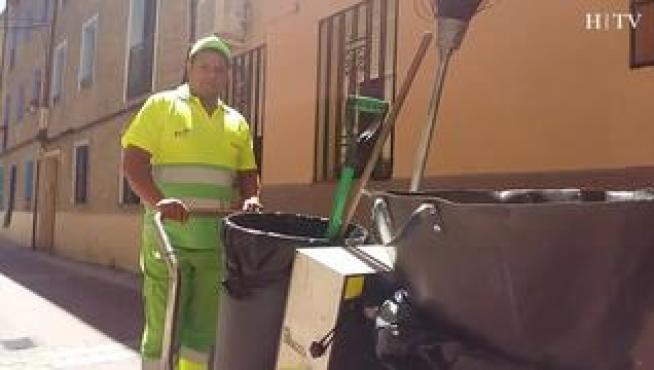 José Orestes Guillón es el trabajador de FCC que pudo arrebatar el cuchillo al agresor del 'disc-jockey' de la calle de José María Lacarra de Zaragoza este domingo.