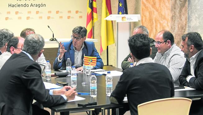 Aliaga reunió este jueves a la comisión permanente del PAR en la sede del partido.