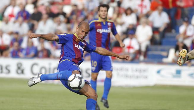 SD Huesca- Las Palmas / 5/9/09 /foto Alvaro Calvo/