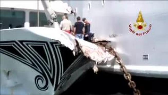Un gran crucero ha embestido en Venecia, en Italia, a otra embarcación turística, mucho más pequeña, que se encontraba amarrada en el Canal de la Giudecca. Se cree que ha podido fallar uno de los cables del remolcador, pero todavía se investigan las causas. Tampoco se descarta que el crucero sufriera un fallo en el motor. Ha habido cinco heridos.