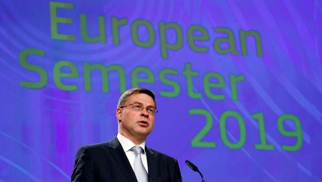 European Commission Vice-President Valdis Dombrovskis holds a news conference at the EU Commission headquarters in Brussels, Belgium, June 5, 2019. REUTERS/Francois Lenoir [[[REUTERS VOCENTO]]] EUROZONE-ITALY/DEBT