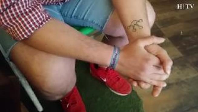 El zaragozano E. G., portavoz de 'Visión Trans - Aragón', denuncia la agresión sufrida en un bar de Zaragoza con su pareja, una mujer trans, el pasado 26 de mayo.