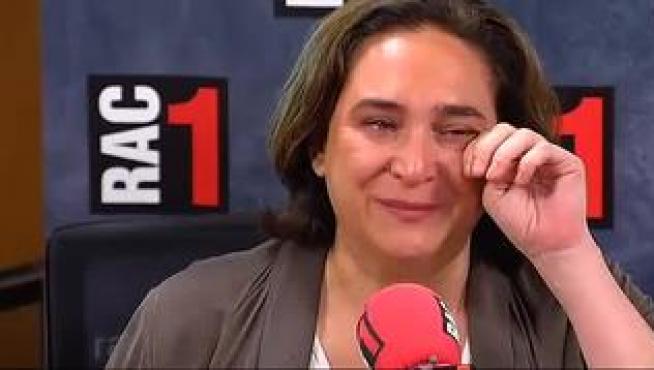 La alcaldesa de Barcelona reconoce que han sido semanas "muy duras" en las que se planteó tirar la toalla
