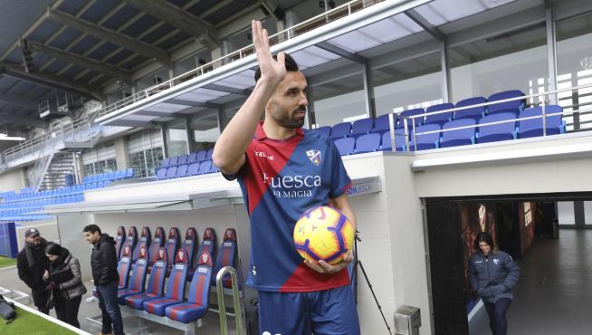 Enric Gallego, el día de la presentación como futbolista de la SD Huesca.