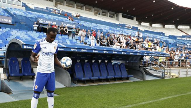 Raphael Dwamena, en su presentación como nuevo futbolista del Real Zaragoza