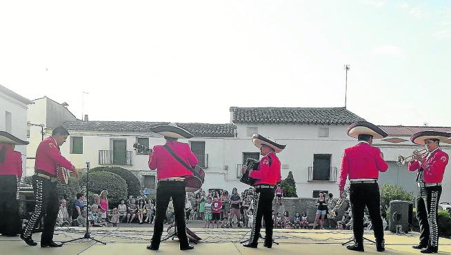 La actuación de los mariachis fue uno de los atractivos de la última jornada festiva en Lalueza.