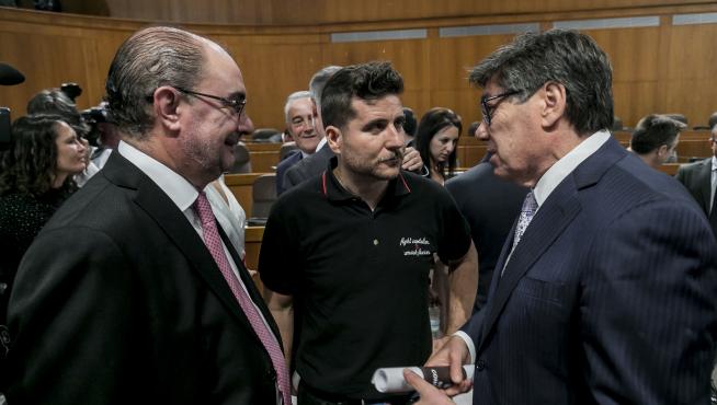 Lambán, junto a Escartín y a Aliaga, durante el pleno de constitución de la X legislatura