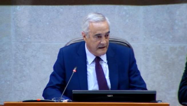 Javier Sada en el comienzo de la sesión de investidura.