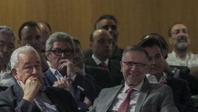 Biel e Iglesias, siguiendo la primera sesión del debate de investidura de Javier Lambán desde la tribuna.