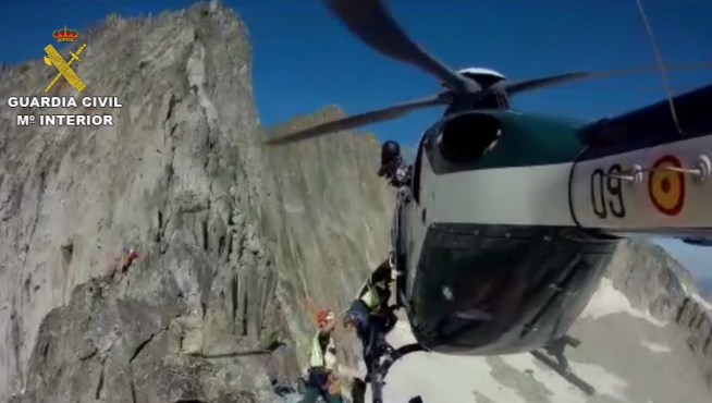Rescate en helicóptero en la cresta Salenques Tempestades del Parque Natural Posets Maladeta.