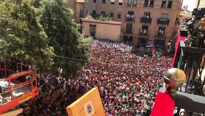 El chupinazo hace estallar la fiesta en Huesca.