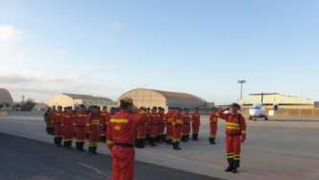 Efectivos de la UME de Aragón han llegado esta mañana a la base de Gando (Canarias) en un Hércules C-130 tras salir esta madrugada, a las 3.30, desde Zaragoza.