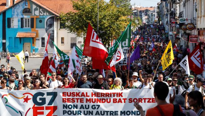 Manifestación en Biarritz contra el G7
