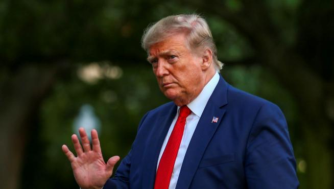 FILE PHOTO: U.S. President Donald Trump returns after travelling to the AMVETS convention in Kentucky, at the South Lawn of the White House in Washington, U.S. August 21, 2019. REUTERS/Tasos Katopodis/File Photo [[[REUTERS VOCENTO]]] USA-TRUMP/EMOLUMENTS