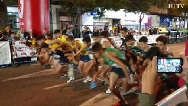 Vía Univérsitas se convirtió este sábado en una pista de atletismo gracias a la XXXVI edición de la Milla Delicias. En el pódium conocidos corredores como Toni Abadía, que ya se consideraba favorito.