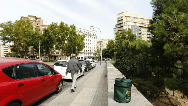 Aparece una urna funeraria abandonada en el centro de Zaragoza.