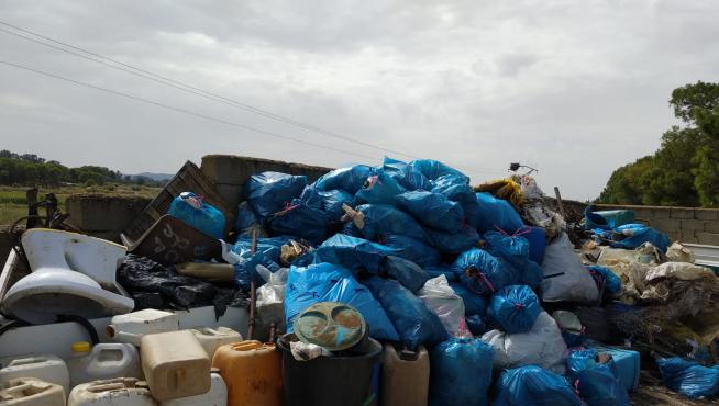 El montón de basura recogido por los voluntarios del pueblo.
