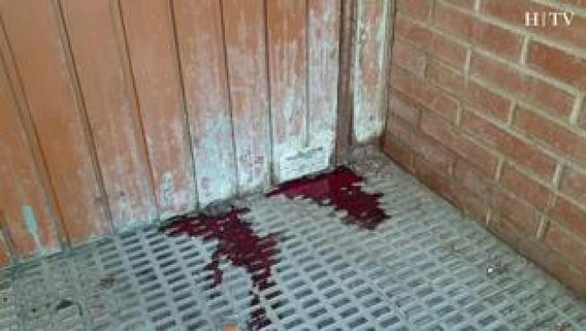 Un hombre ha aparecido muerto y con un cuchillo clavado en el pecho en una calle de Torrero, mientras minutos antes su expareja era localizada en una calle próxima con heridas de arma blanca