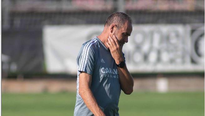 Víctor Fernández, pensativo en la Ciudad Deportiva.