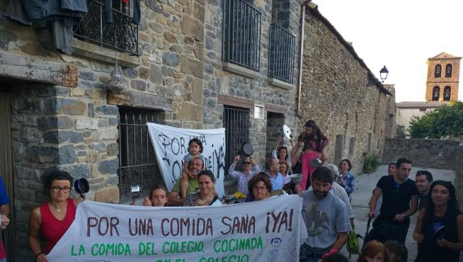Una protesta de los padres de Santa Cilia por los problemas en el comedor.