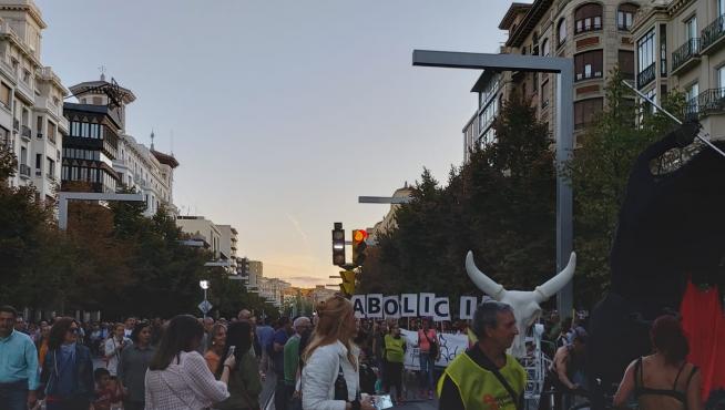Manifestación antitaurina en el centro de Zaragoza.