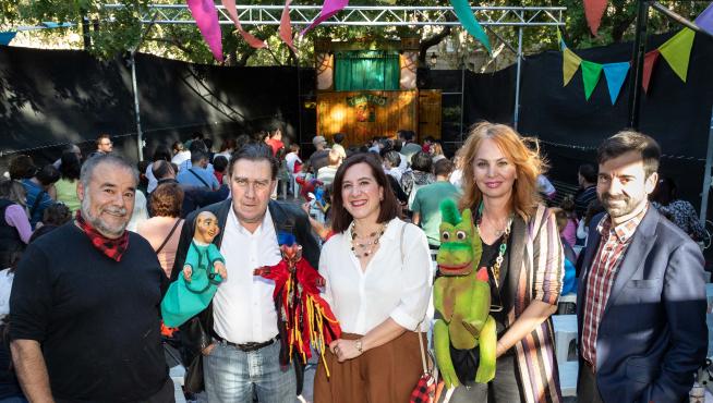 Sara Fernández y Carmen Herrarte este lunes en la Plaza de Los Sitios.