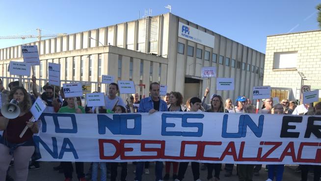 Concentración a las puertas de la planta de Future Pipe en Ejea.