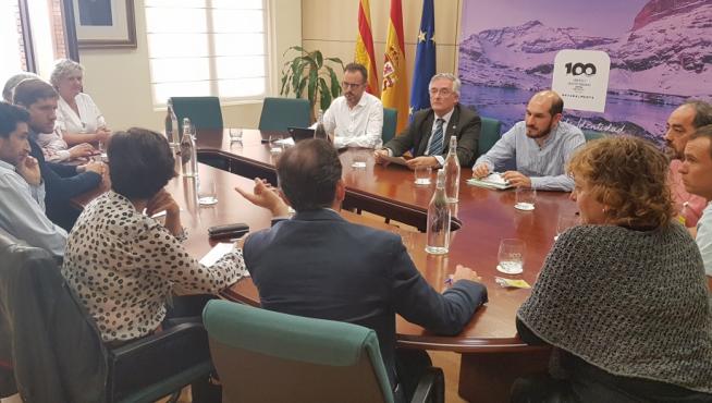 Reunión celebrada este jueves entre el consejero y los representantes de las comarcas pirenaicas.
