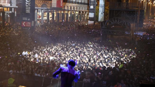 Noche electrónica en la plaza del Pilar