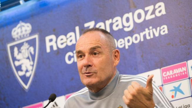 Víctor Fernández, en la tarde de este martes, en la previa al partido del Real Zaragoza en Fuenlabrada.