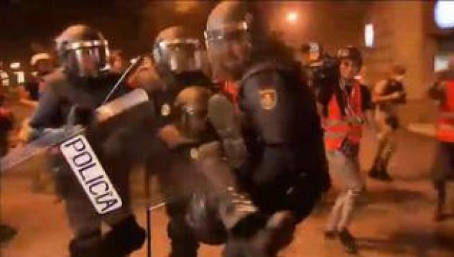 Durante la noche de este viernes, el Sistema de Emergencias Médicas de Cataluña (SEM) atendió a 182 personas, 152 de ellas en Barcelona.