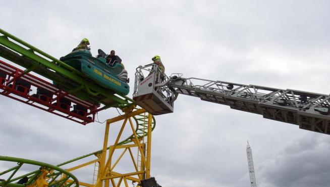 Rescatan a varias personas atrapadas tras el fallo de una atracción en las ferias