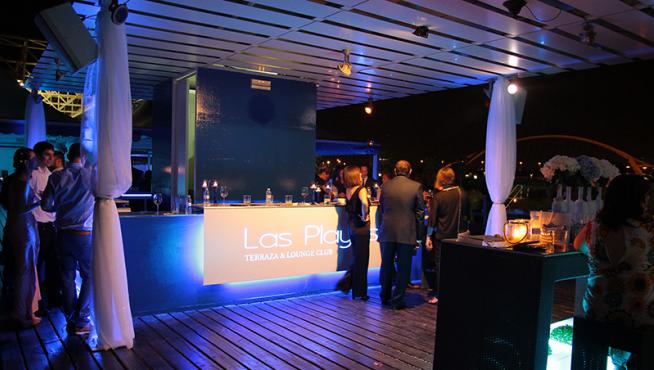 Las Playas de Zaragoza se convierten en un lugar mágico para las celebraciones de noche.