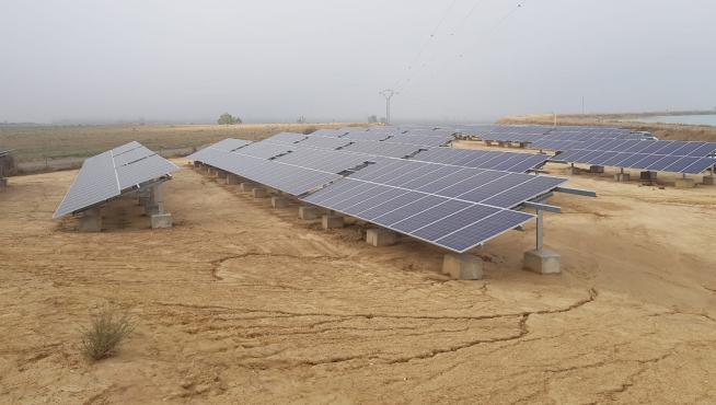 Parque solar que permitirá abaratar el gasto de energía de los regadíos modernizados.
